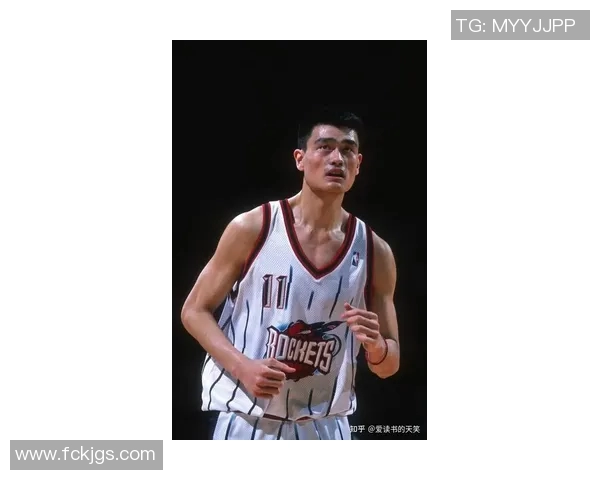 姚明高超操作引领篮球新风潮展现运动员的智慧与魅力 姚明高超操作引领篮球新风潮展现运动员的智慧与魅力