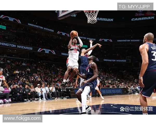 快船队外线火力全开，击败对手保持不败