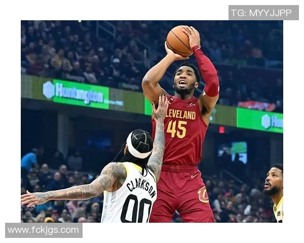 爵士队火力全开,轻松大胜对手实现三连胜 爵士队火力全开,轻松大胜对手实现三连胜